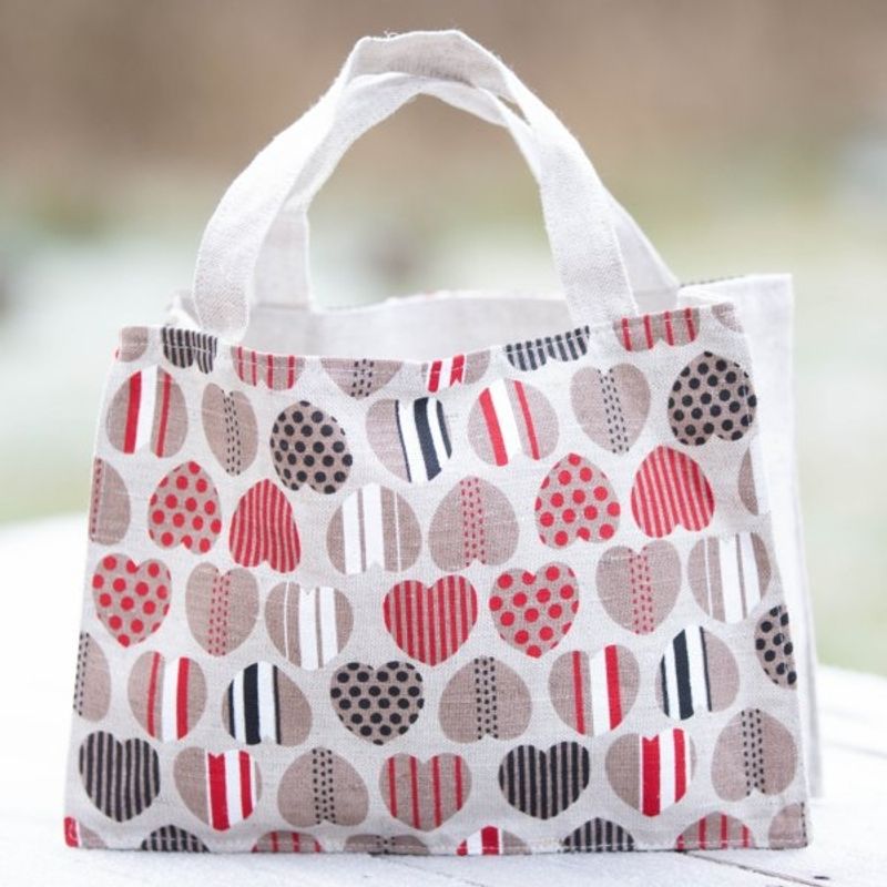 Stor veske med hjerter